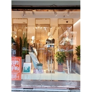 丽彩服饰店